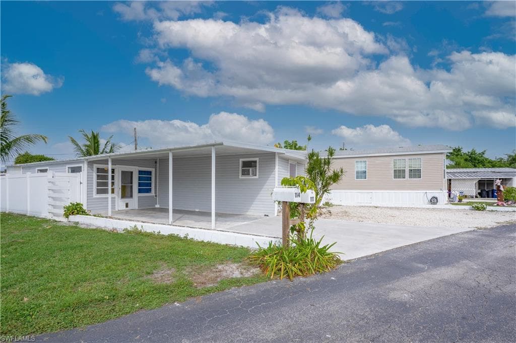 111 Amber AVE NORTH FORT MYERS, FL 33917