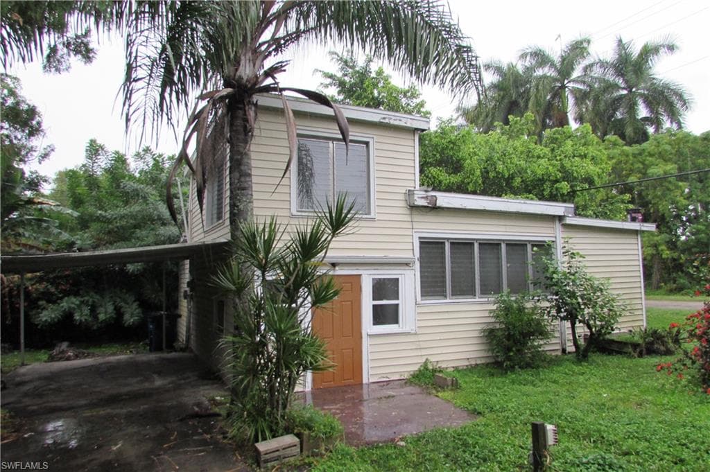 31 Cabana AVE NORTH FORT MYERS, FL 33903