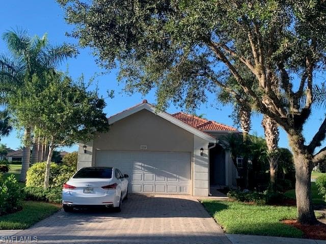 2250 Heydon CIR W NAPLES, FL 34120