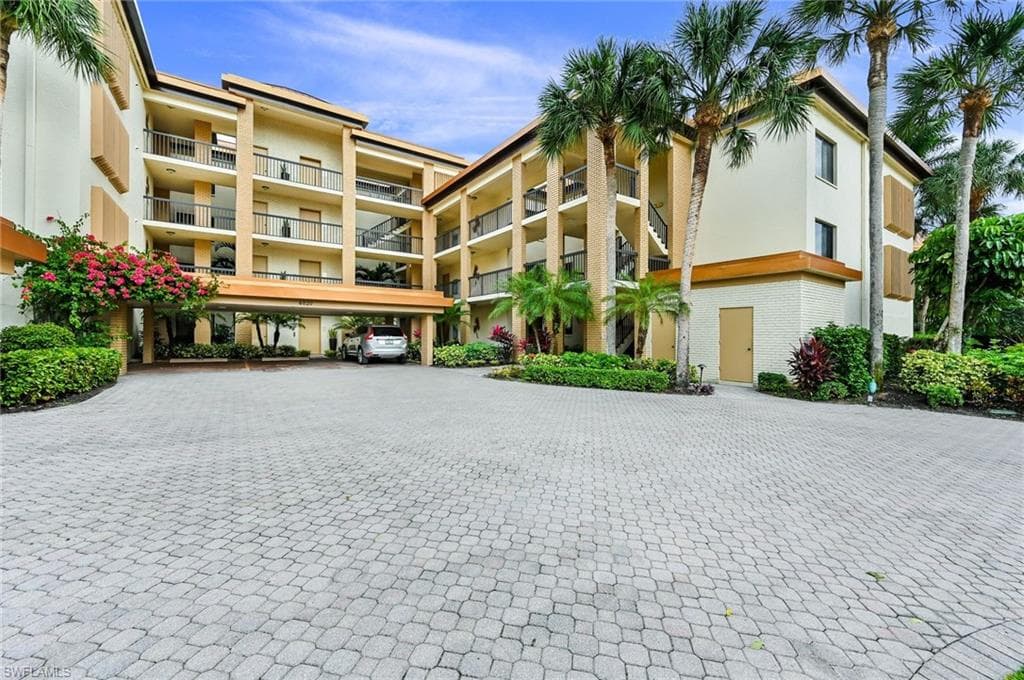 6820 Pelican Bay BLVD 112 NAPLES, FL 34108