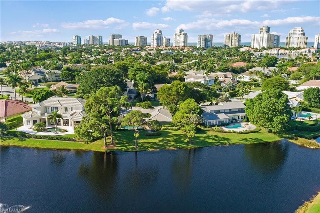 527 Devils LN NAPLES, FL 34103