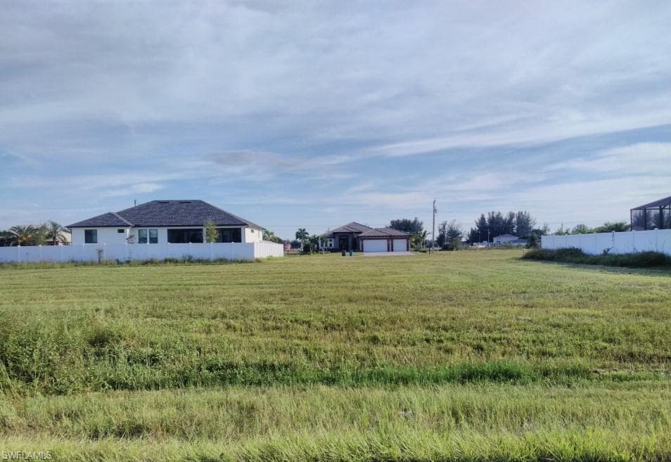 3318 1st TER CAPE CORAL, FL 33993