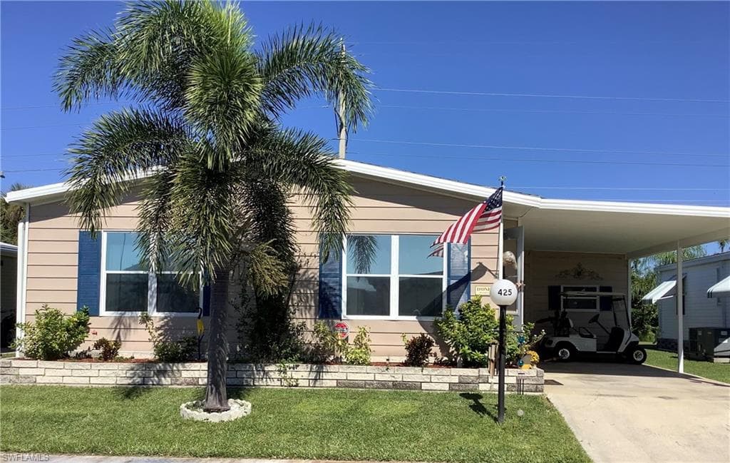 425 Horizon DR NORTH FORT MYERS, FL 33903