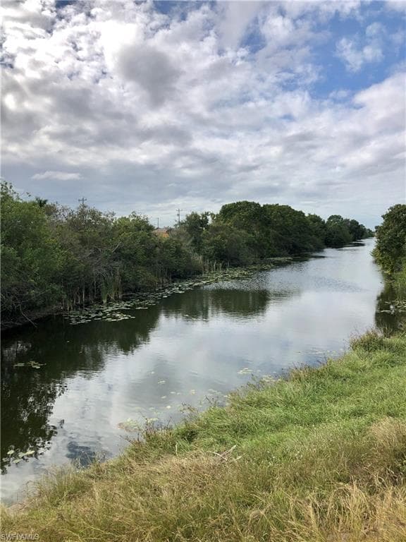 334 15th TER CAPE CORAL, FL 33909