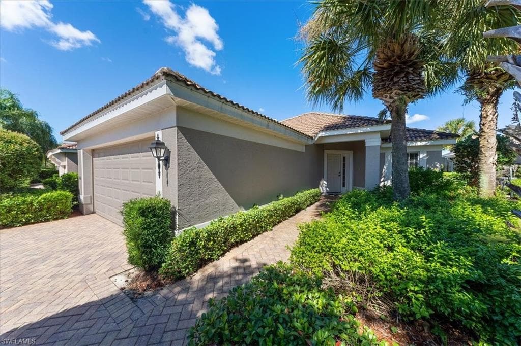 10011 Oakhurst WAY FORT MYERS, FL 33913