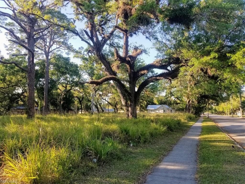 N Lee ST LABELLE, FL 33935