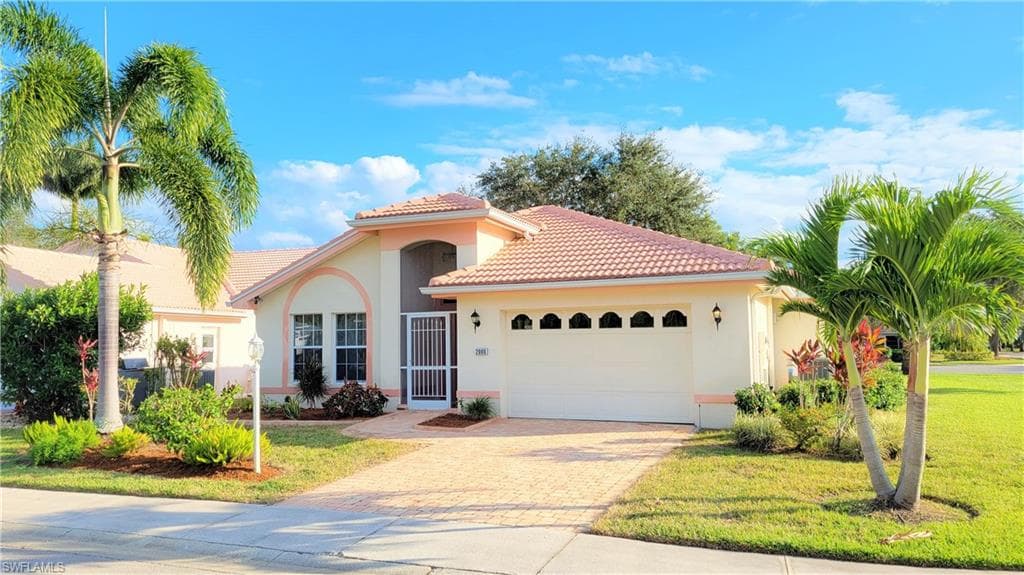 2000 Rio Nuevo DR NORTH FORT MYERS, FL 33917