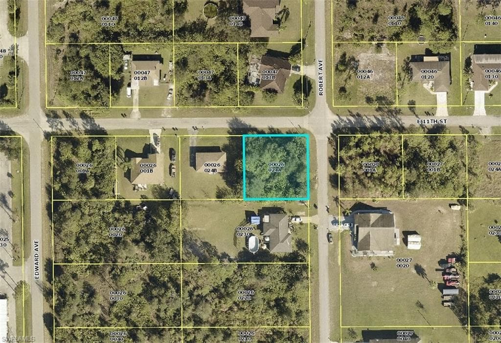 2406 E 11th ST LEHIGH ACRES, FL 33936