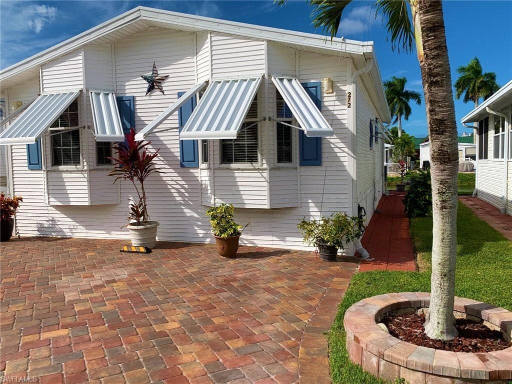 272 Bass LN 272 NAPLES, FL 34114