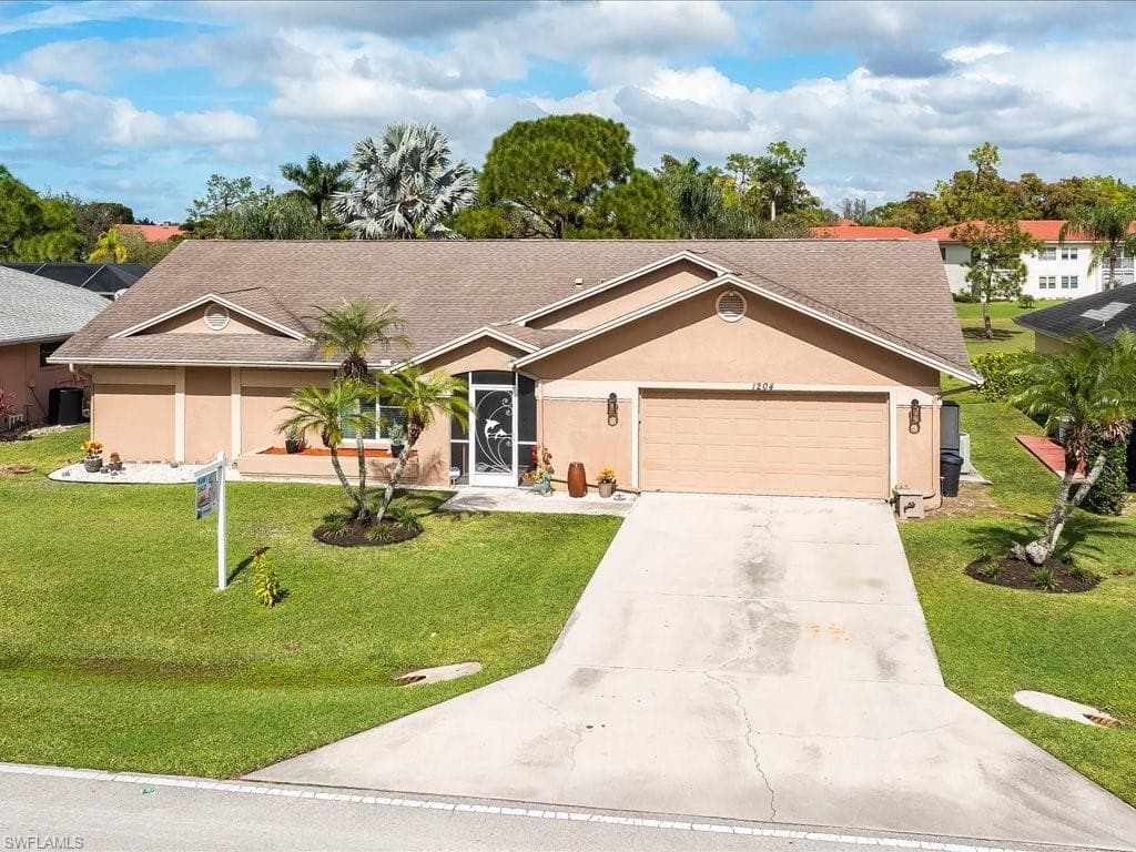 1204 Forest Lakes BLVD NAPLES, FL 34105