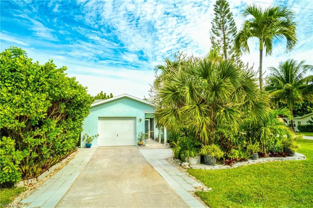 1667 Atlanta Plaza DR SANIBEL, FL 33957
