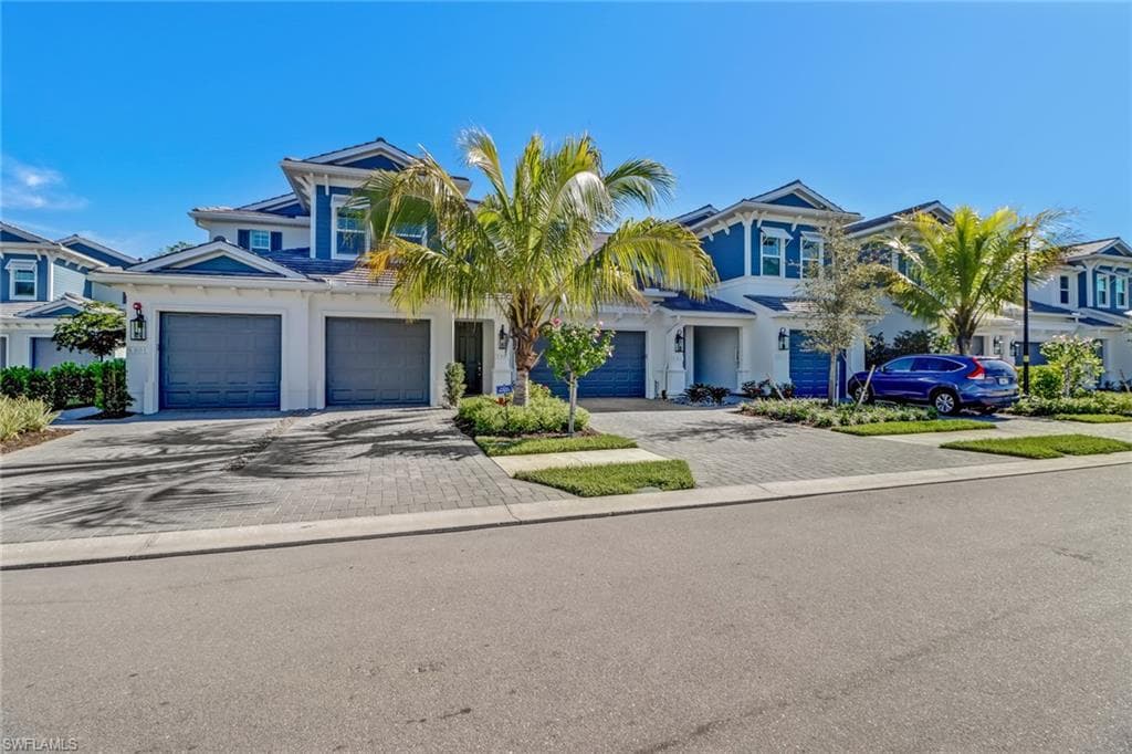 2548 Seychelles DR 805 NAPLES, FL 34112