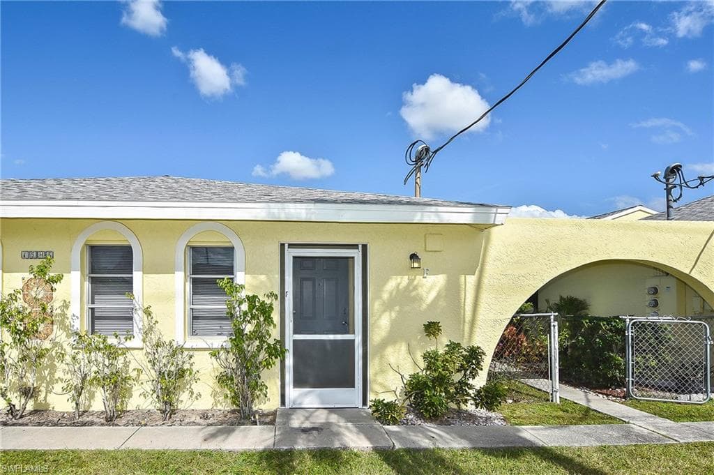 1245 SE 8th ST 106 CAPE CORAL, FL 33990