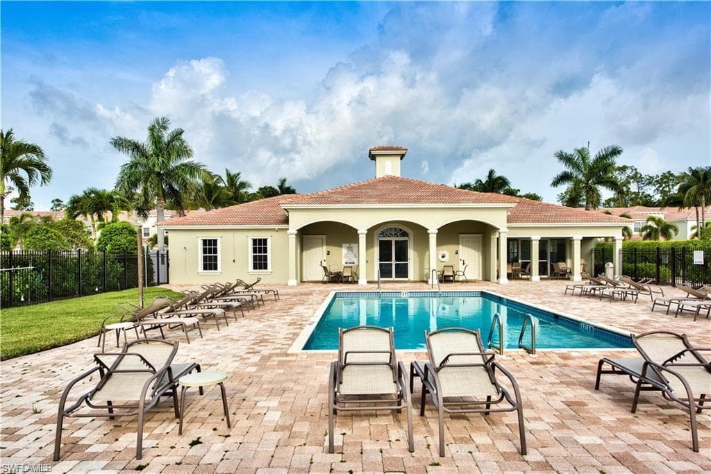 1375 Mariposa CIR 8-102 NAPLES, FL 34105