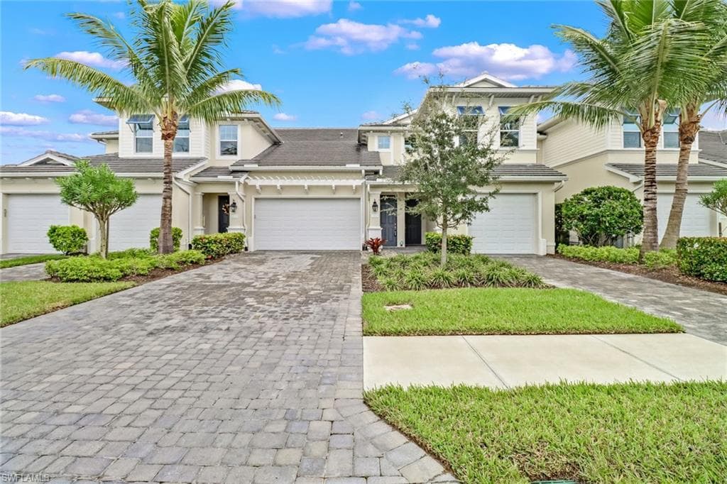 6934 Avalon CIR 406 NAPLES, FL 34112