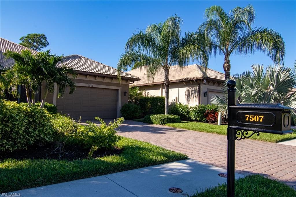 7507 Moorgate Point WAY NAPLES, FL 34113