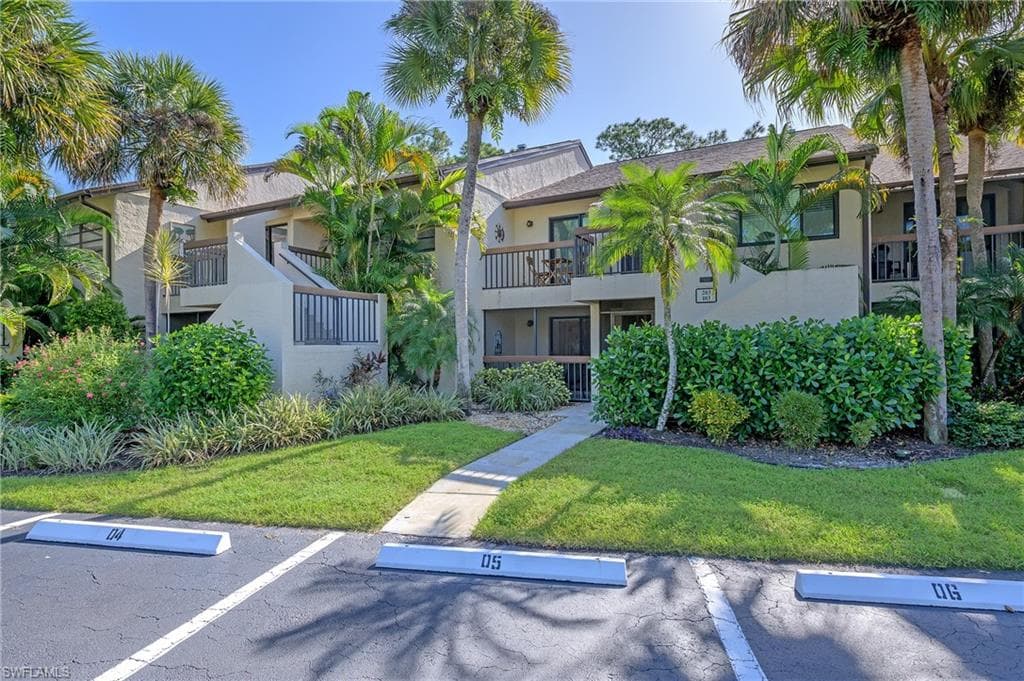 1810 Kings Lake BLVD 103 NAPLES, FL 34112