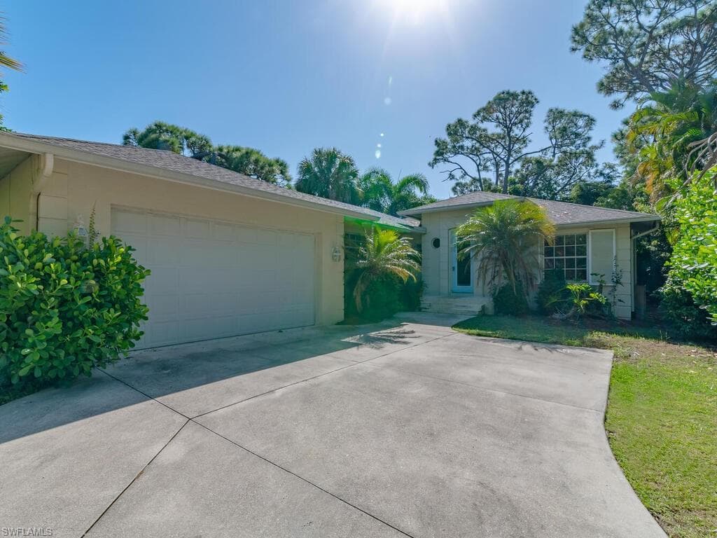 281 2nd AVE MARCO ISLAND, FL 34145