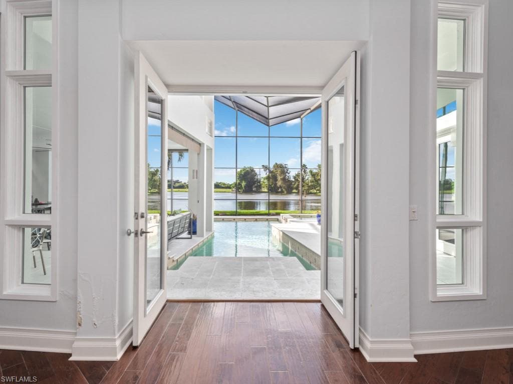 584 Banyan BLVD NAPLES, FL 34102