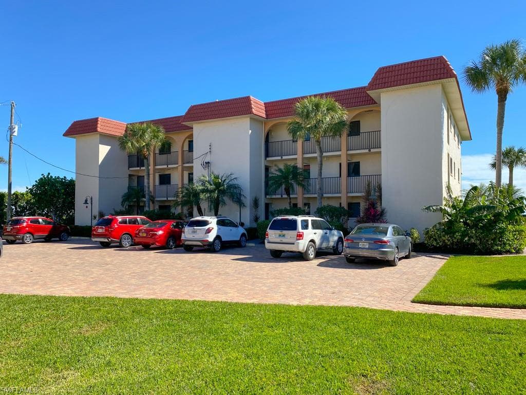 671 E Gulf DR 5A2 SANIBEL, FL 33957