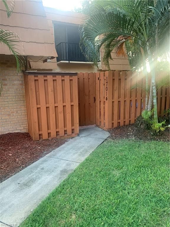 1701 Park Meadows DR 4 FORT MYERS, FL 33907