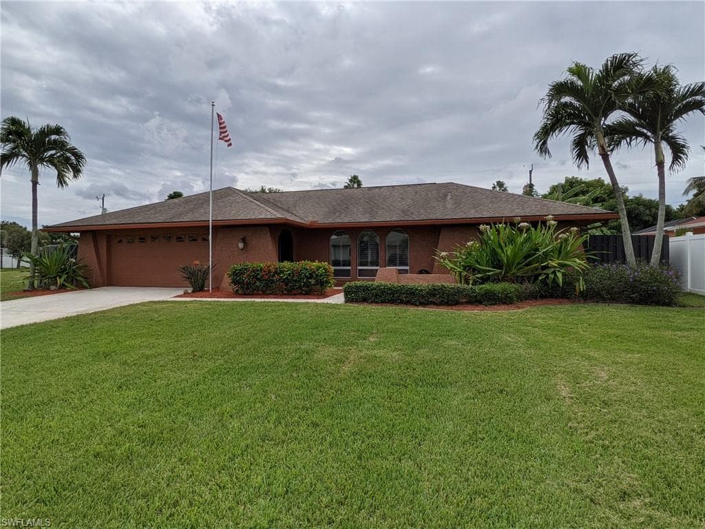 1124 SE 33rd TER CAPE CORAL, FL 33904