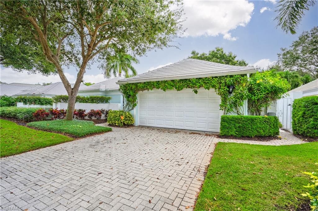7006 Rue De Marquis NAPLES, FL 34108