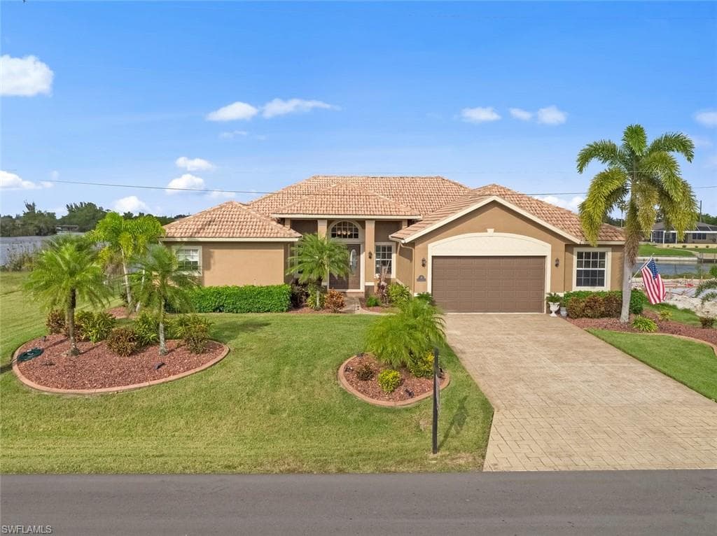 537 NE 7th TER CAPE CORAL, FL 33909