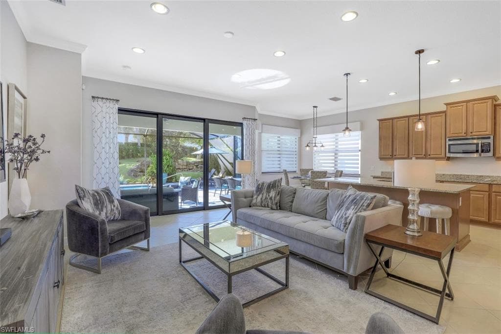 9021 Isla Bella CIR BONITA SPRINGS, FL 34135