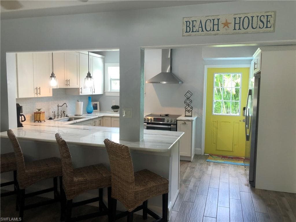 981 8th TER N NAPLES, FL 34102