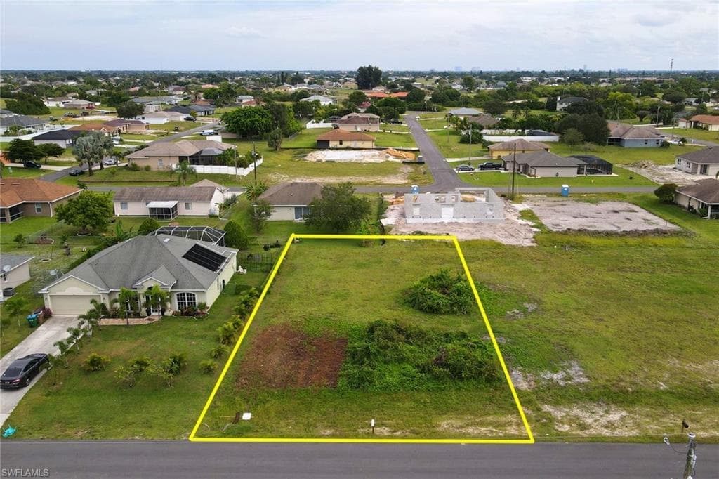 627 NE 2nd PL CAPE CORAL, FL 33909