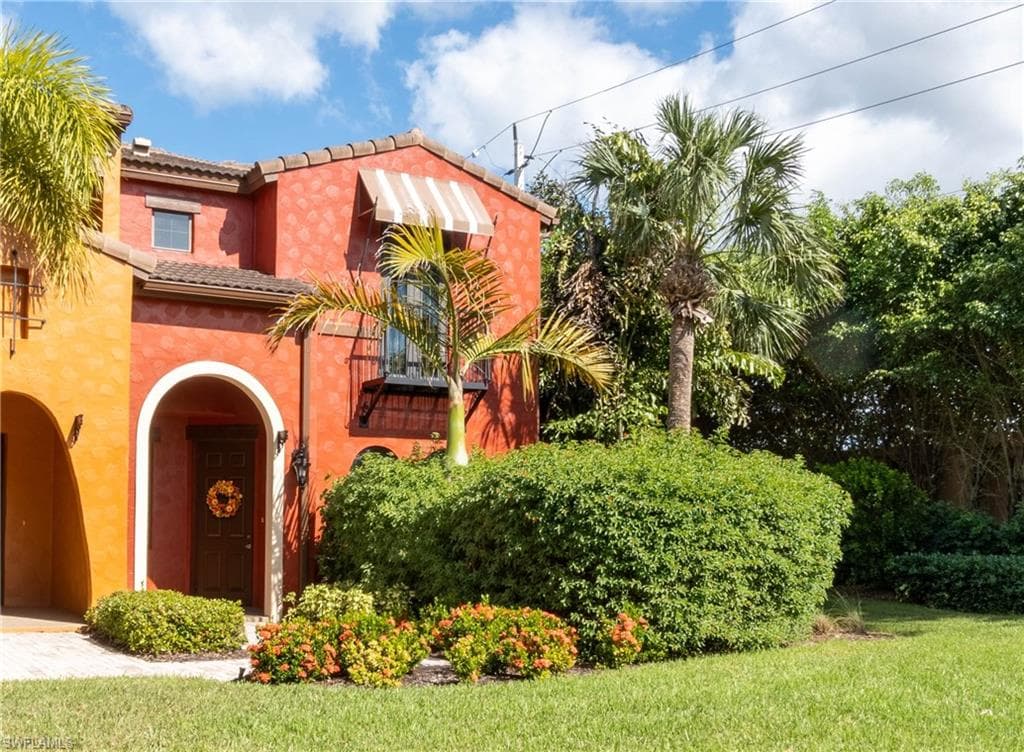 9054 Capistrano ST N 4005 NAPLES, FL 34113
