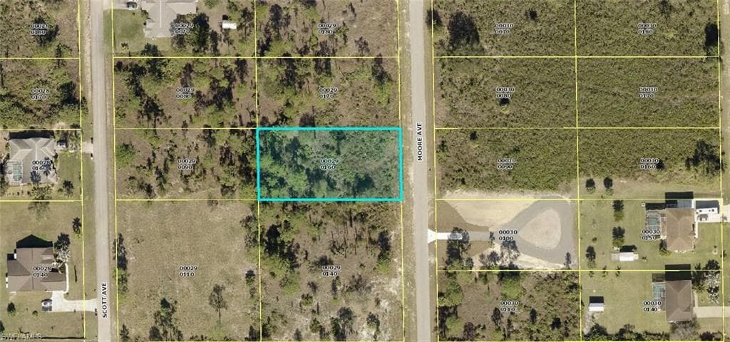 607 Moore AVE LEHIGH ACRES, FL 33972