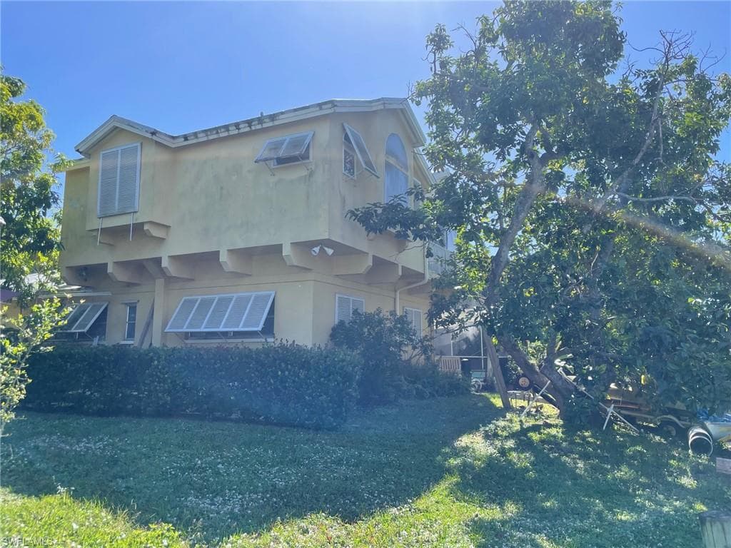 2260 Tarpon RD NAPLES, FL 34102