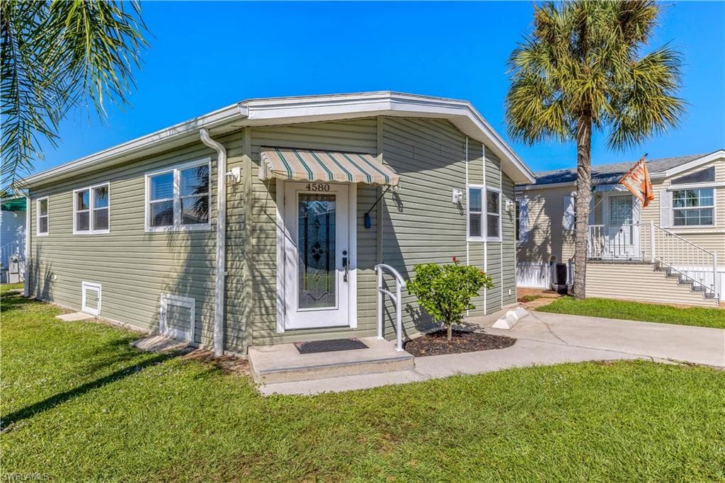 4580 Mayflower WAY E ESTERO, FL 33928