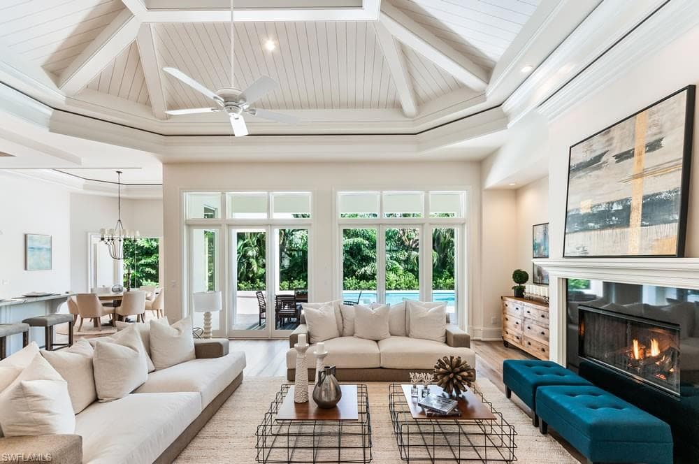 2820 Leeward LN NAPLES, FL 34103