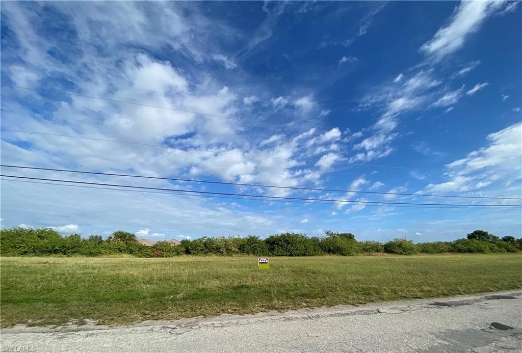 925 15th TER CAPE CORAL, FL 33909