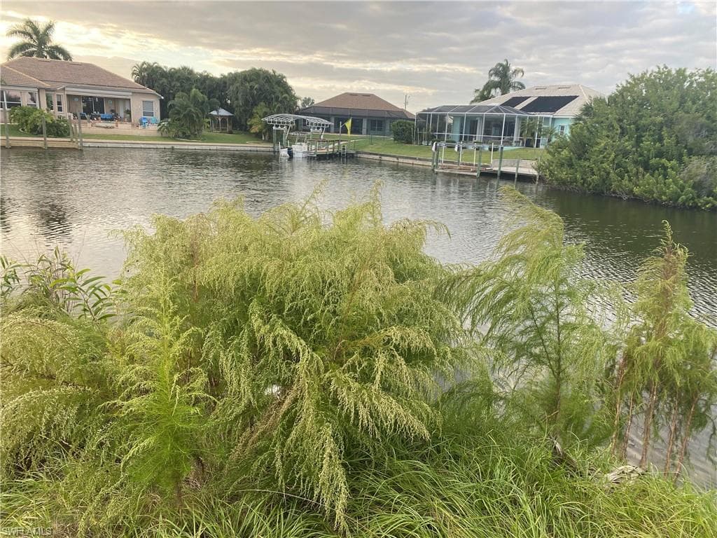 2213 SW 29th TER CAPE CORAL, FL 33914