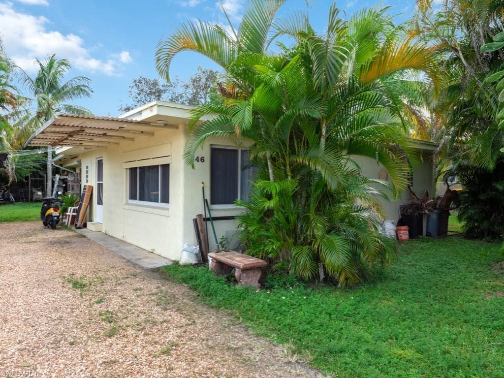 646 105th AVE N NAPLES, FL 34108