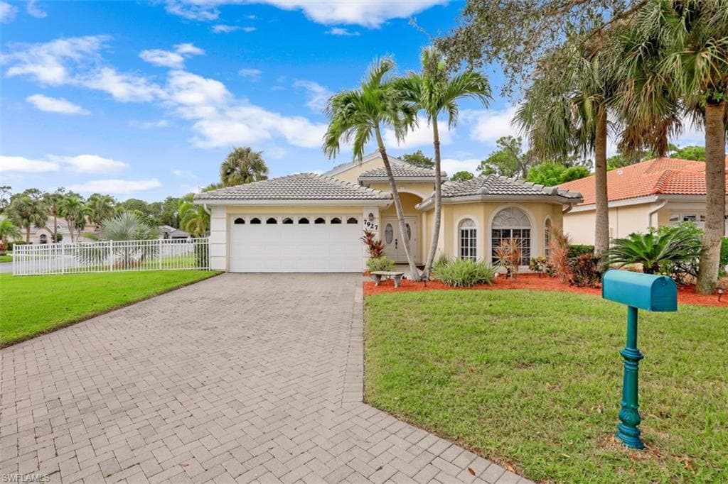 7927 Wexford DR NAPLES, FL 34104