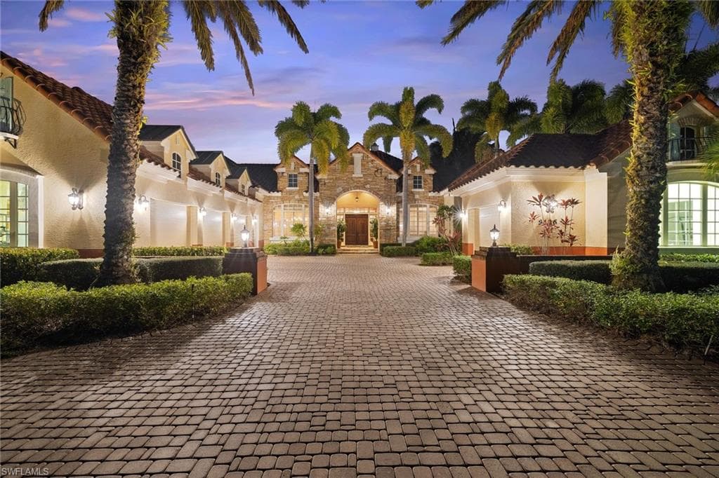 9126 The Lane NAPLES, FL 34109