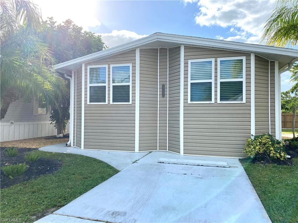 20440 Carriage CT ESTERO, FL 33928