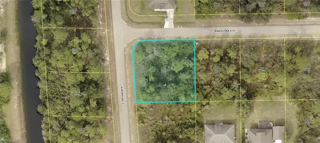 910 Barcelona ST E LEHIGH ACRES, FL 33974