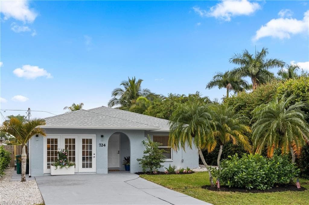724 108th AVE N NAPLES, FL 34108