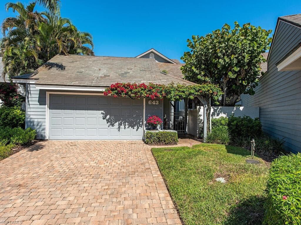 643 Bridgeway LN NAPLES, FL 34108
