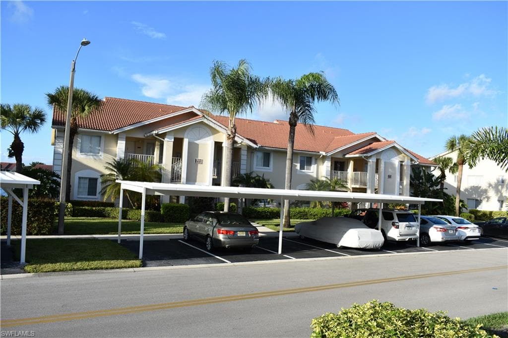 7818 Emerald CIR E-103 NAPLES, FL 34109