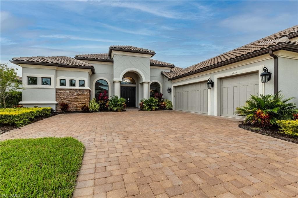 3247 Miyagi LN NAPLES, FL 34114