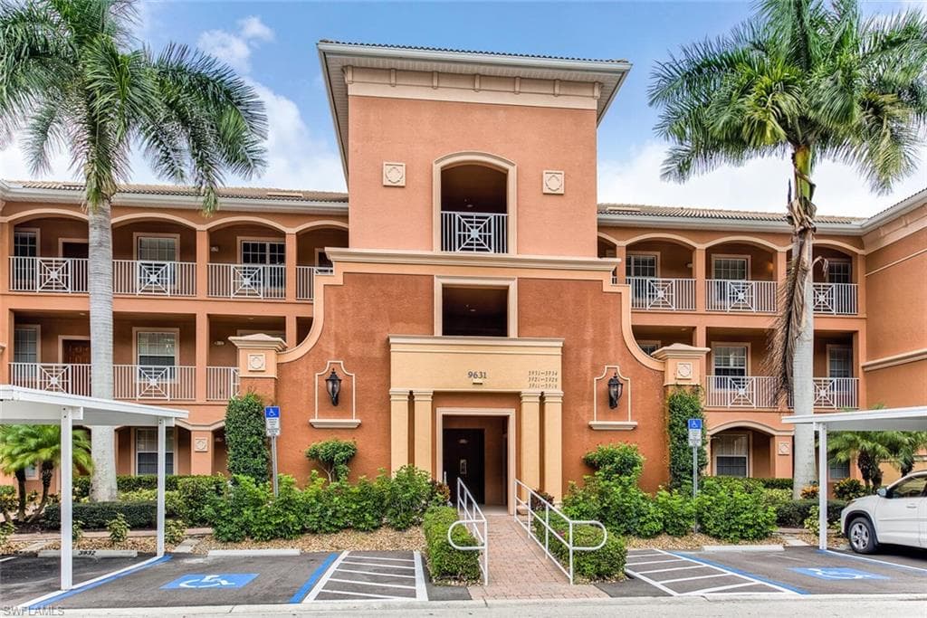 9631 Spanish Moss WAY 3925 BONITA SPRINGS, FL 34135