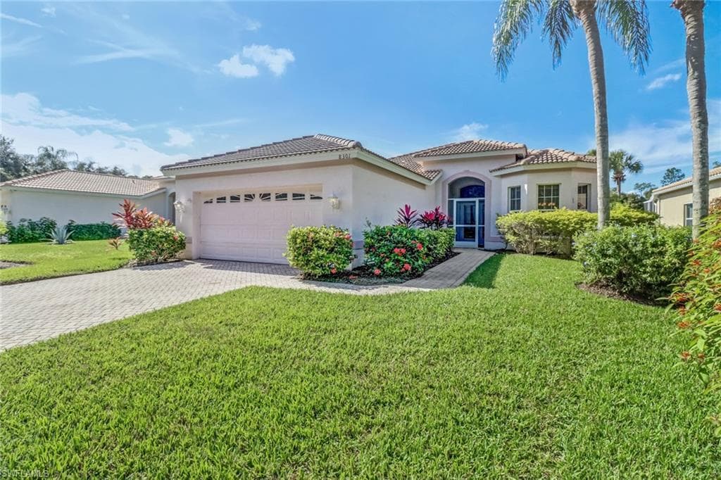 8301 Gleneagle WAY NAPLES, FL 34120