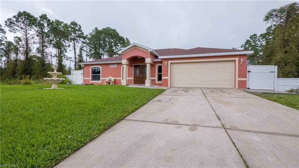 539 Summit AVE S LEHIGH ACRES, FL 33974